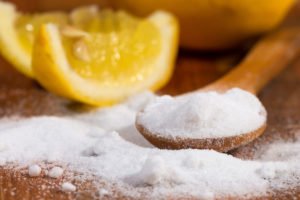 image of lemon and bake soda on a table for an article about baking soda and lemon drink