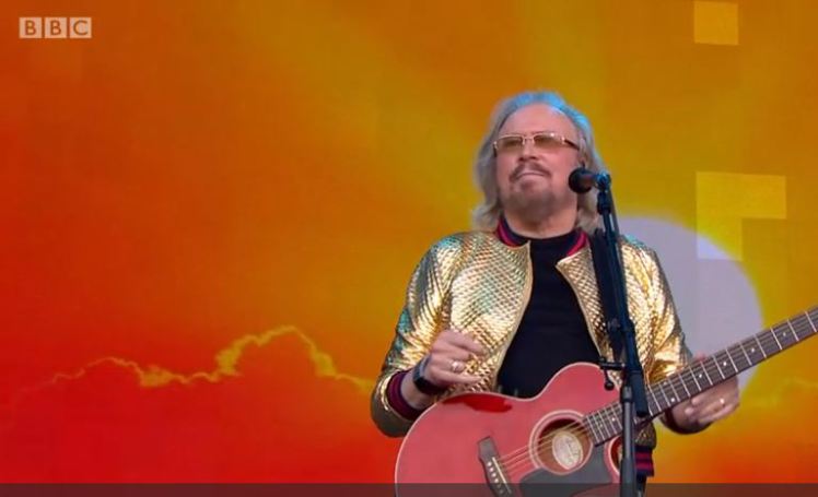 An image of Midster Barry Gibbs performing Staying alive at Glastonbury.