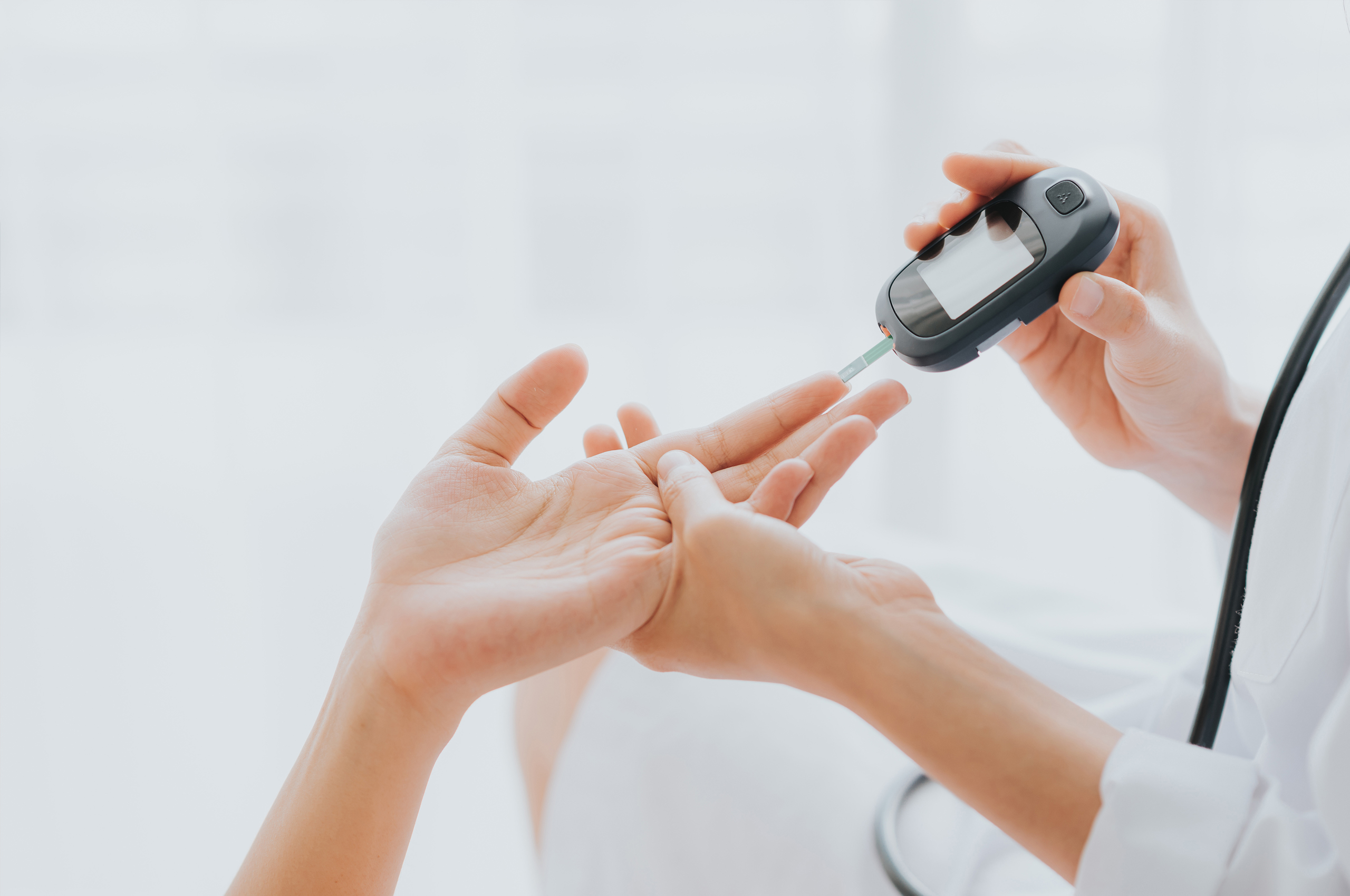 7 Tips for Managing Blood Sugar During Menopause and Perimenopause